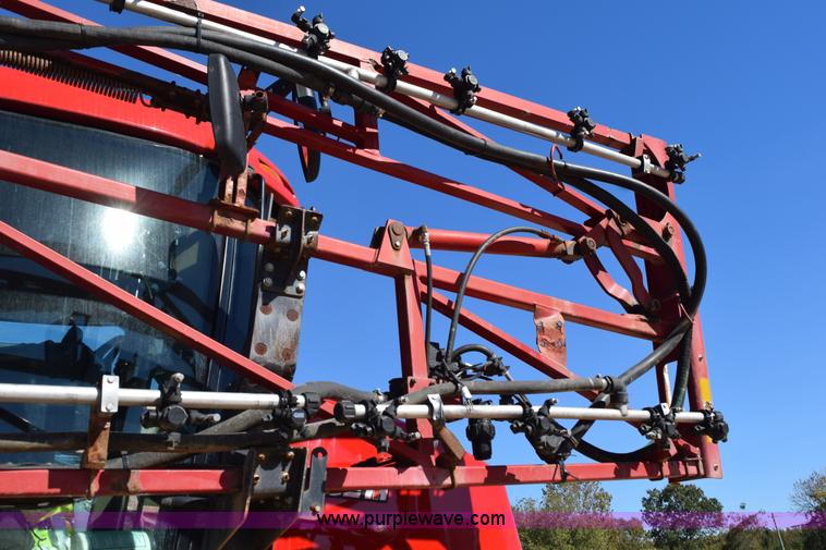 image for item J8493 2007 Case IH SPX4420 self-propelled sprayer