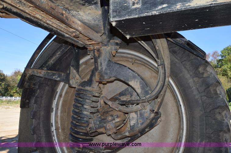 image for item J8493 2007 Case IH SPX4420 self-propelled sprayer