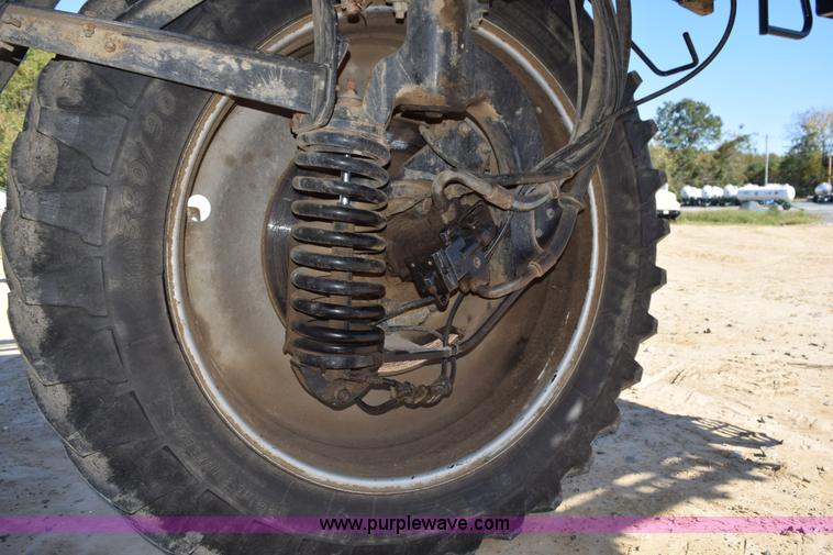 image for item J8493 2007 Case IH SPX4420 self-propelled sprayer