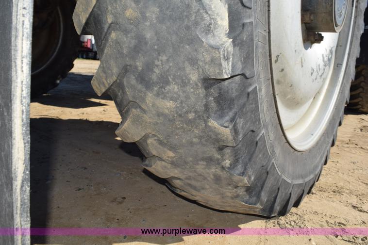 image for item J8493 2007 Case IH SPX4420 self-propelled sprayer