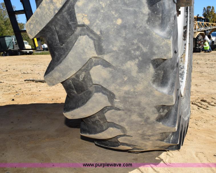 image for item J8493 2007 Case IH SPX4420 self-propelled sprayer