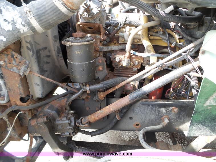 image for item L5014 1995 International 8200 truck cab and chassis