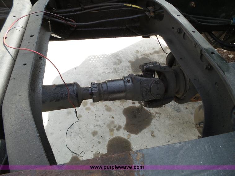 image for item L5014 1995 International 8200 truck cab and chassis