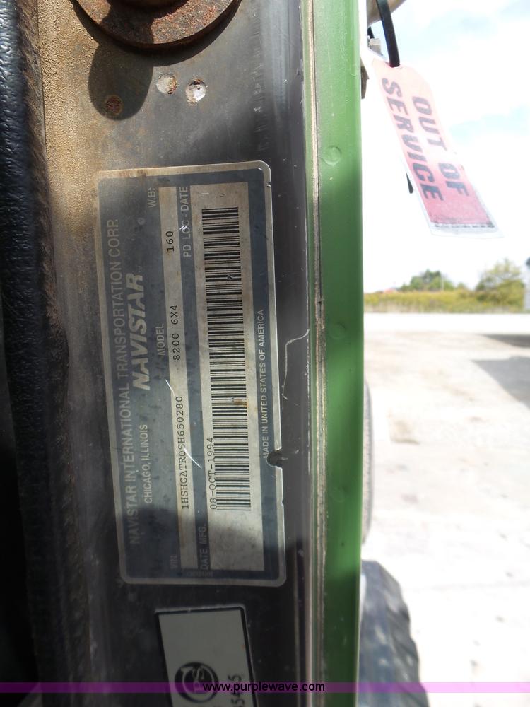 image for item L5014 1995 International 8200 truck cab and chassis