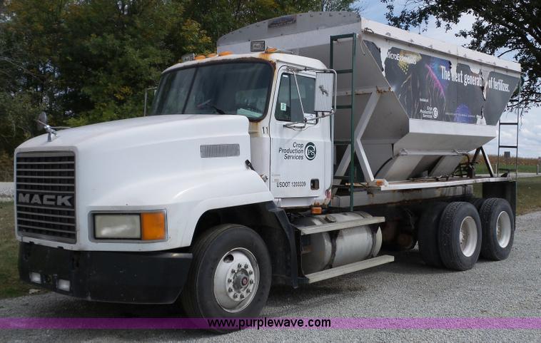 image for item L5015 1996 Mack CH613 fertilizer tender truck
