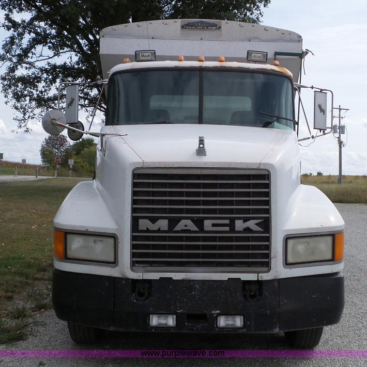 image for item L5015 1996 Mack CH613 fertilizer tender truck