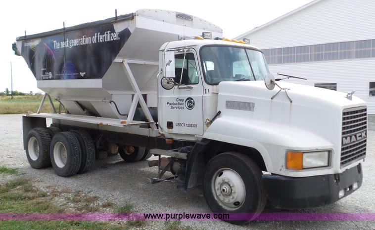 image for item L5015 1996 Mack CH613 fertilizer tender truck