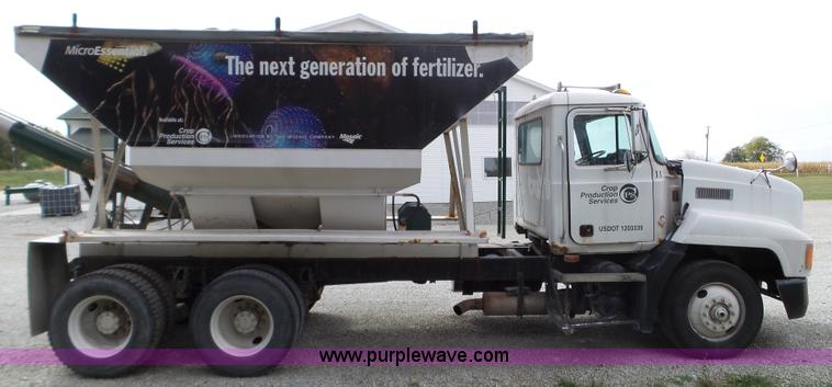 image for item L5015 1996 Mack CH613 fertilizer tender truck