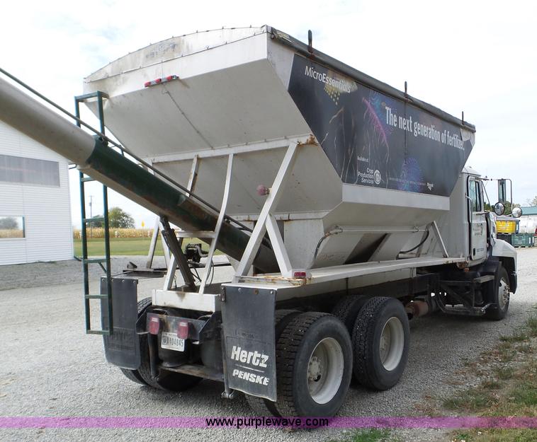 image for item L5015 1996 Mack CH613 fertilizer tender truck