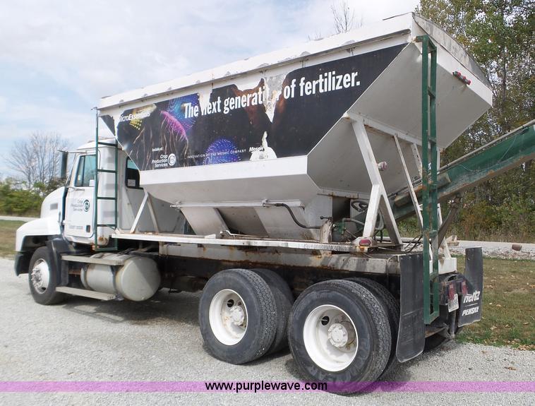image for item L5015 1996 Mack CH613 fertilizer tender truck