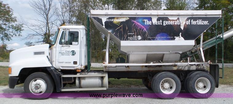 image for item L5015 1996 Mack CH613 fertilizer tender truck