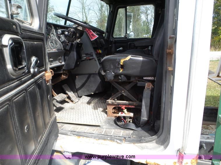 image for item L5015 1996 Mack CH613 fertilizer tender truck