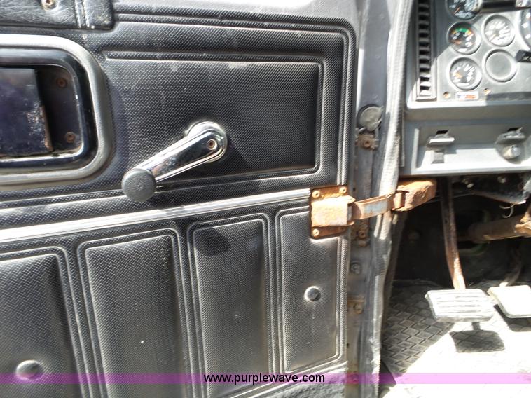 image for item L5015 1996 Mack CH613 fertilizer tender truck