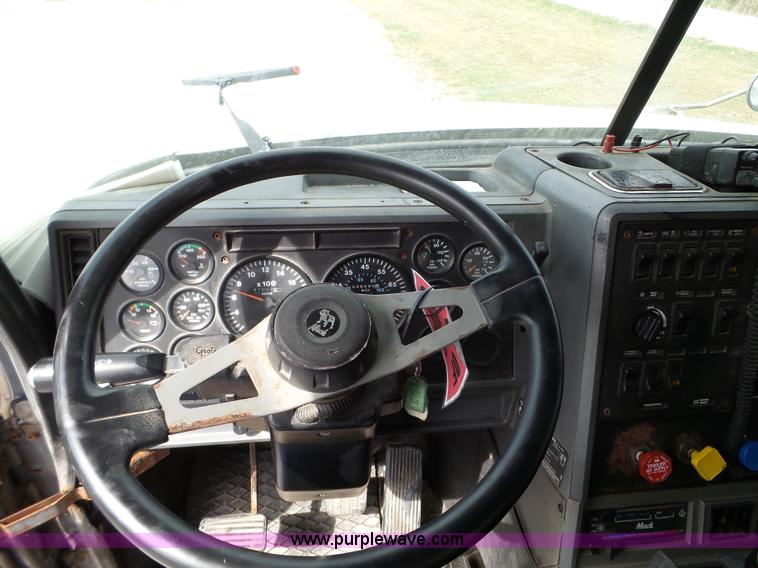 image for item L5015 1996 Mack CH613 fertilizer tender truck