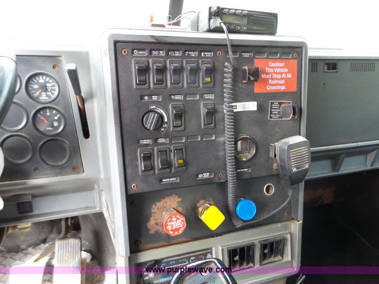 image for item L5015 1996 Mack CH613 fertilizer tender truck