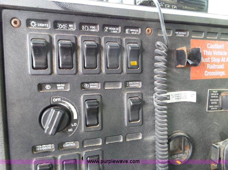 image for item L5015 1996 Mack CH613 fertilizer tender truck