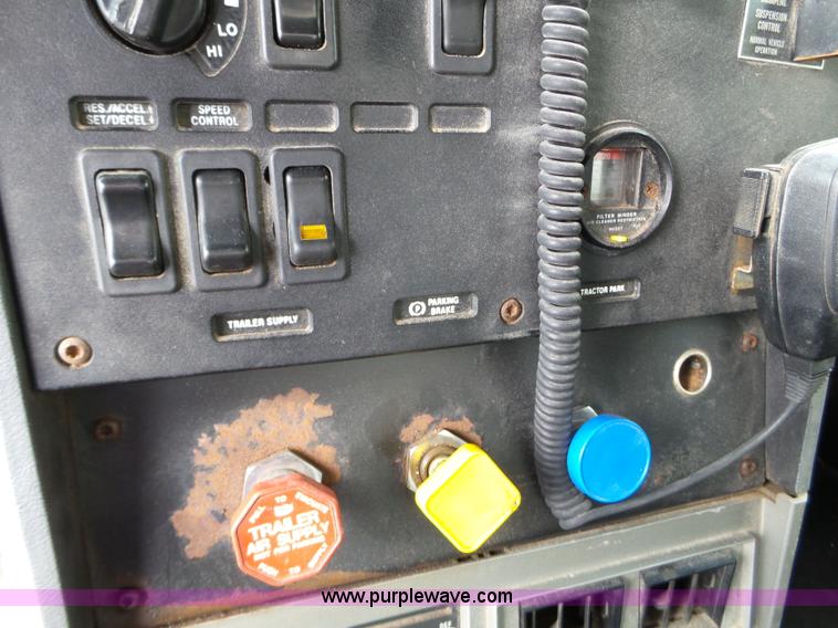 image for item L5015 1996 Mack CH613 fertilizer tender truck