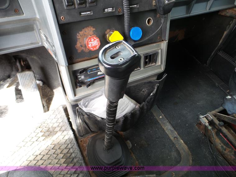 image for item L5015 1996 Mack CH613 fertilizer tender truck