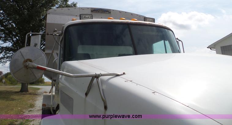 image for item L5015 1996 Mack CH613 fertilizer tender truck