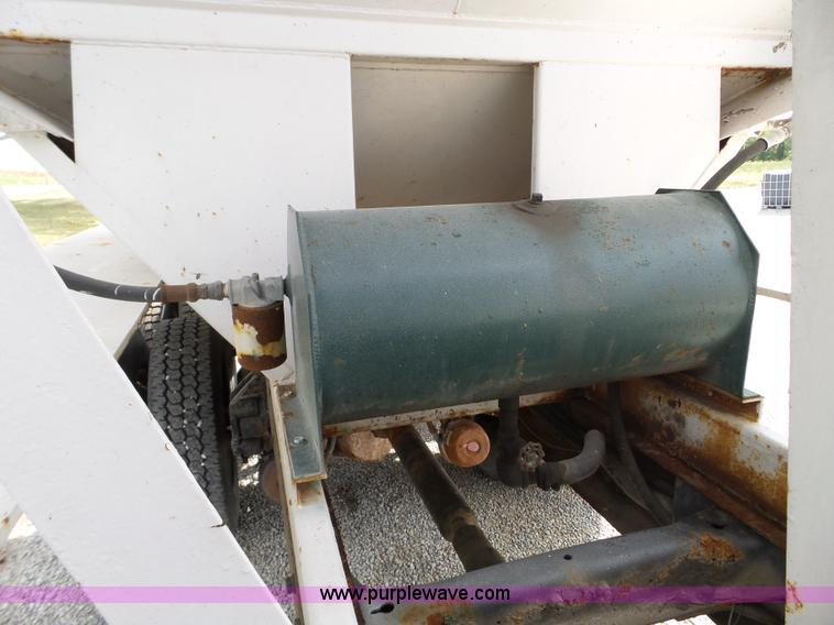 image for item L5015 1996 Mack CH613 fertilizer tender truck