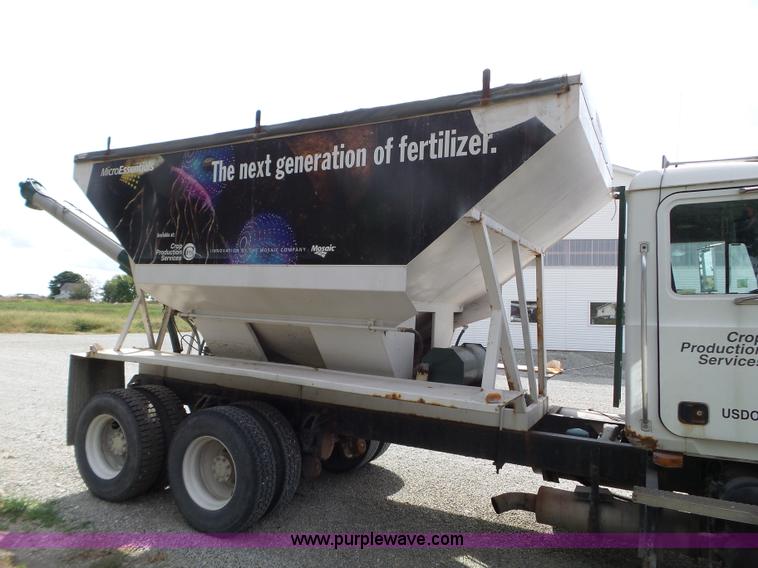 image for item L5015 1996 Mack CH613 fertilizer tender truck