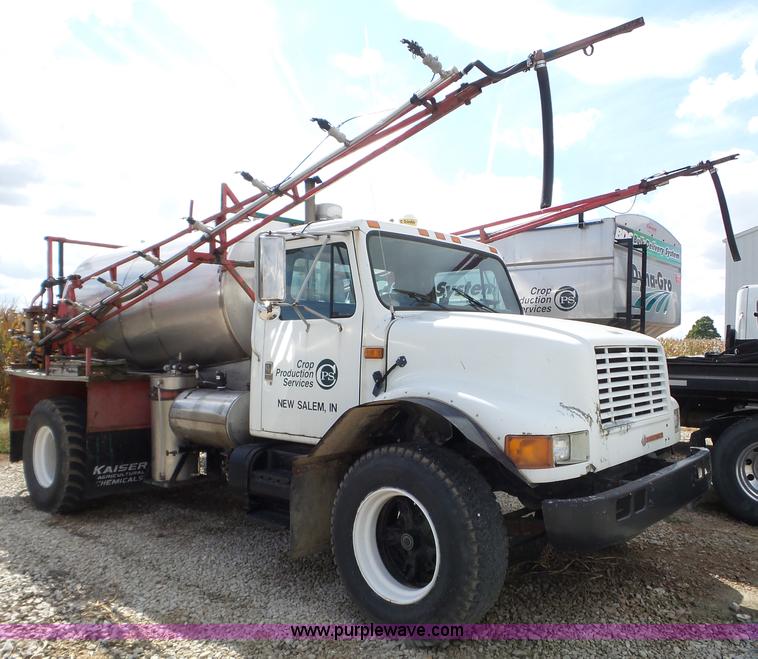 image for item L5016 1991 International 4900 self-propelled sprayer