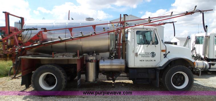 image for item L5016 1991 International 4900 self-propelled sprayer