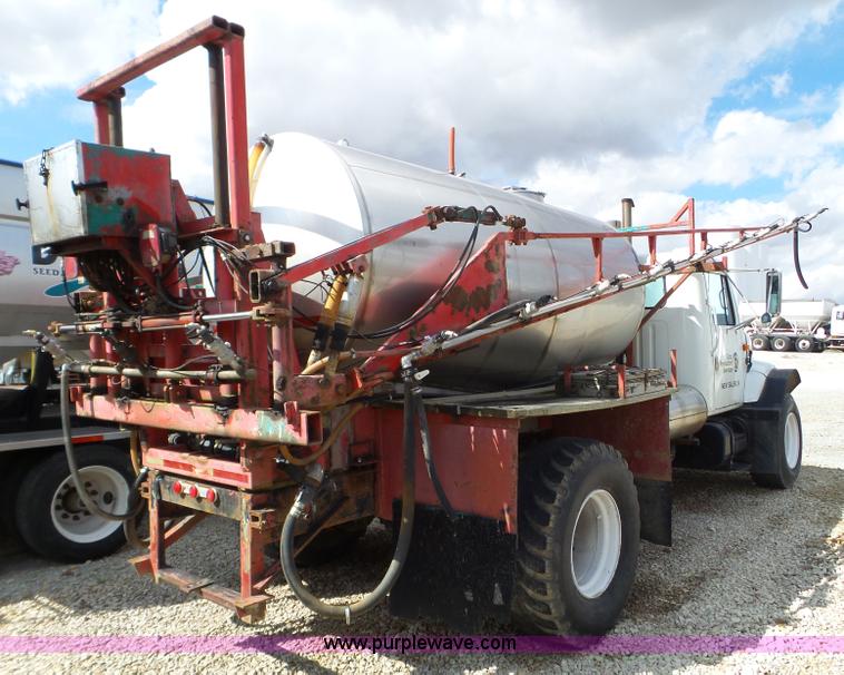 image for item L5016 1991 International 4900 self-propelled sprayer