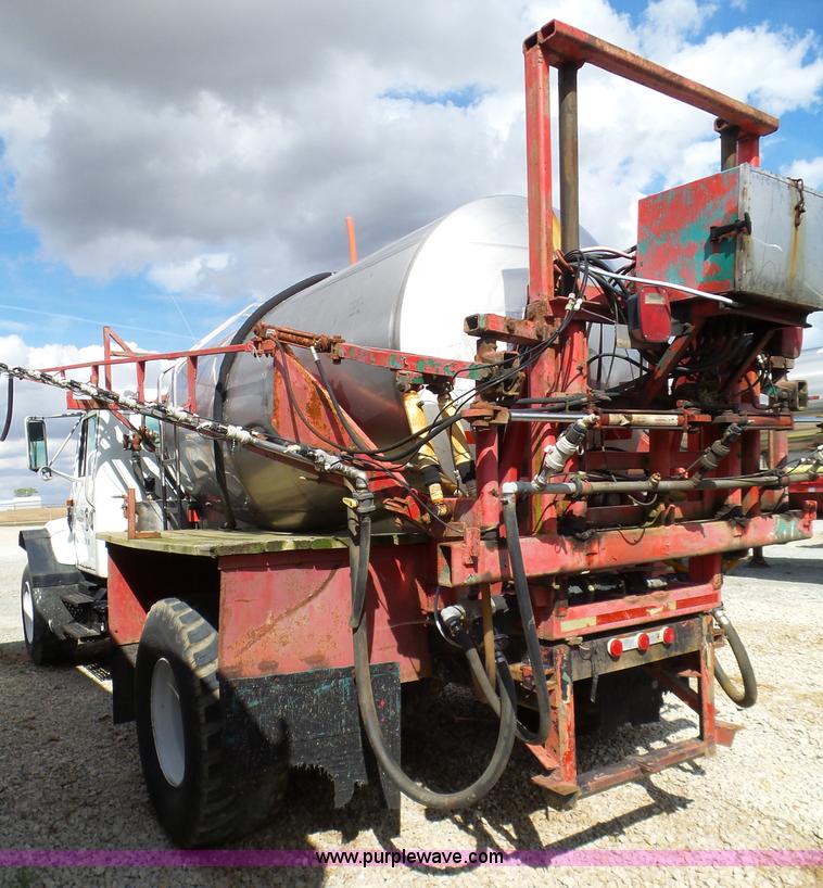 image for item L5016 1991 International 4900 self-propelled sprayer