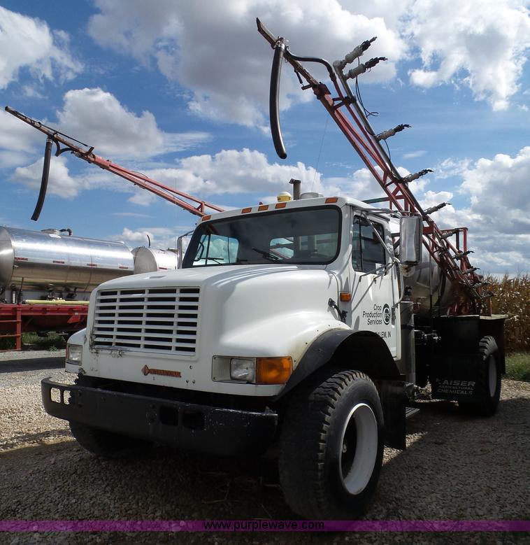 image for item L5016 1991 International 4900 self-propelled sprayer