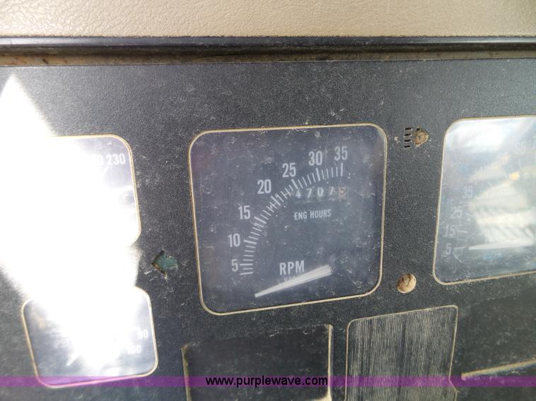 image for item L5016 1991 International 4900 self-propelled sprayer