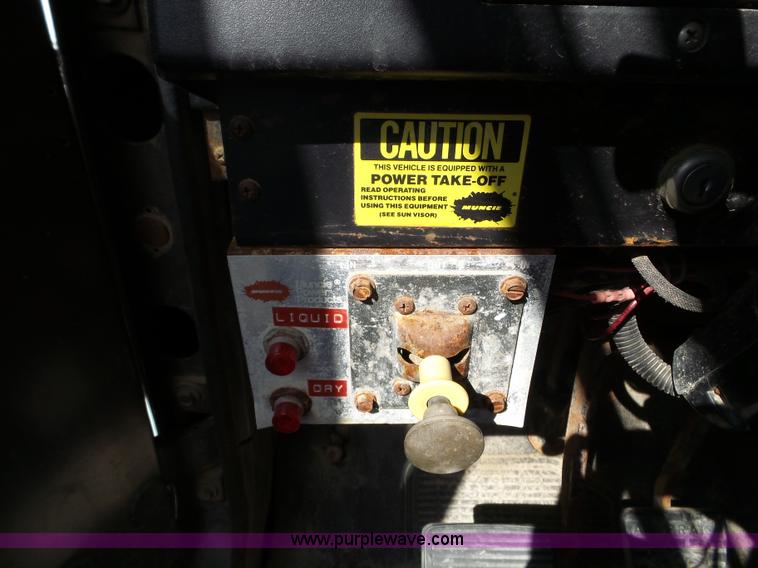 image for item L5016 1991 International 4900 self-propelled sprayer