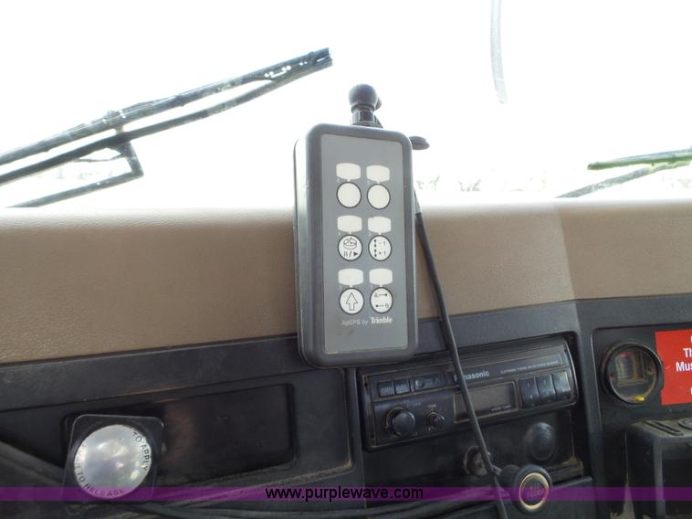 image for item L5016 1991 International 4900 self-propelled sprayer