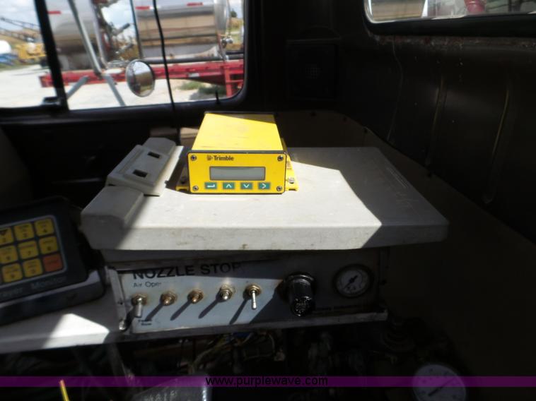 image for item L5016 1991 International 4900 self-propelled sprayer