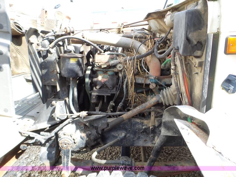 image for item L5016 1991 International 4900 self-propelled sprayer