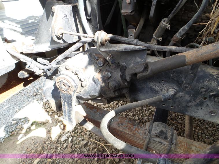 image for item L5016 1991 International 4900 self-propelled sprayer