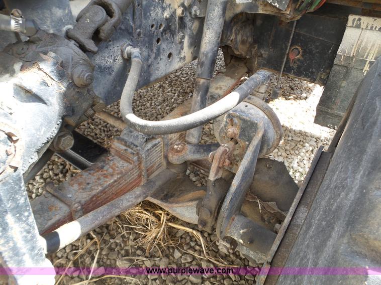 image for item L5016 1991 International 4900 self-propelled sprayer