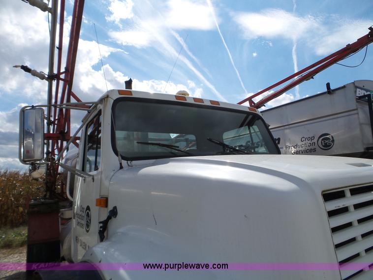 image for item L5016 1991 International 4900 self-propelled sprayer