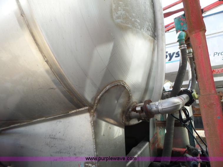 image for item L5016 1991 International 4900 self-propelled sprayer