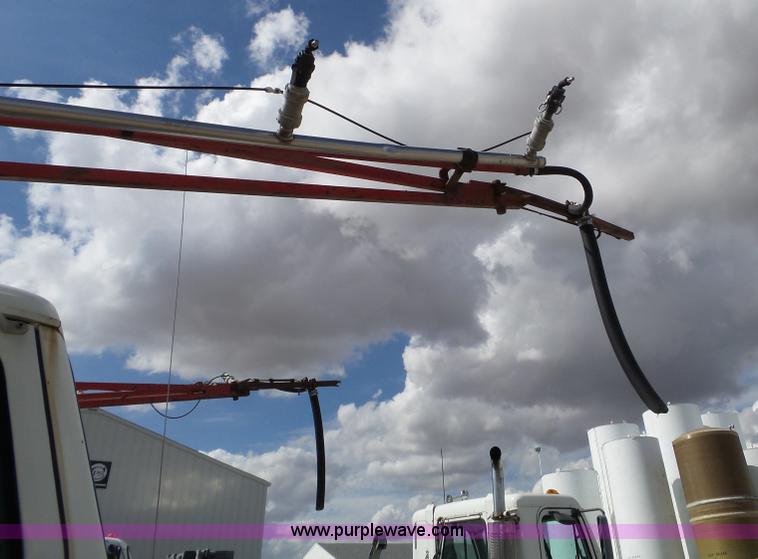 image for item L5016 1991 International 4900 self-propelled sprayer