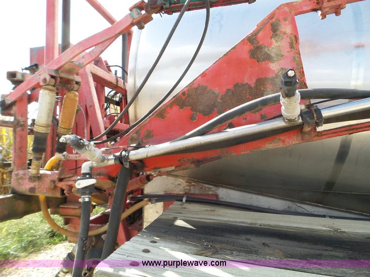 image for item L5016 1991 International 4900 self-propelled sprayer