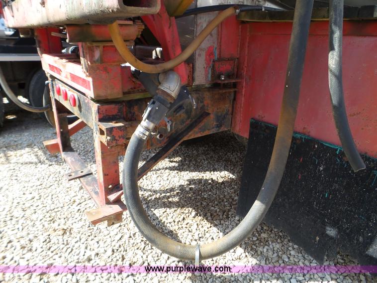 image for item L5016 1991 International 4900 self-propelled sprayer