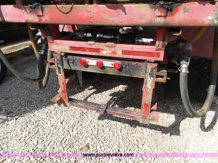 image for item L5016 1991 International 4900 self-propelled sprayer