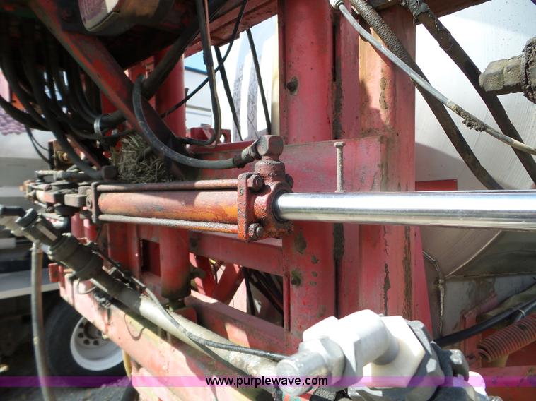 image for item L5016 1991 International 4900 self-propelled sprayer