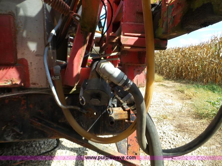 image for item L5016 1991 International 4900 self-propelled sprayer