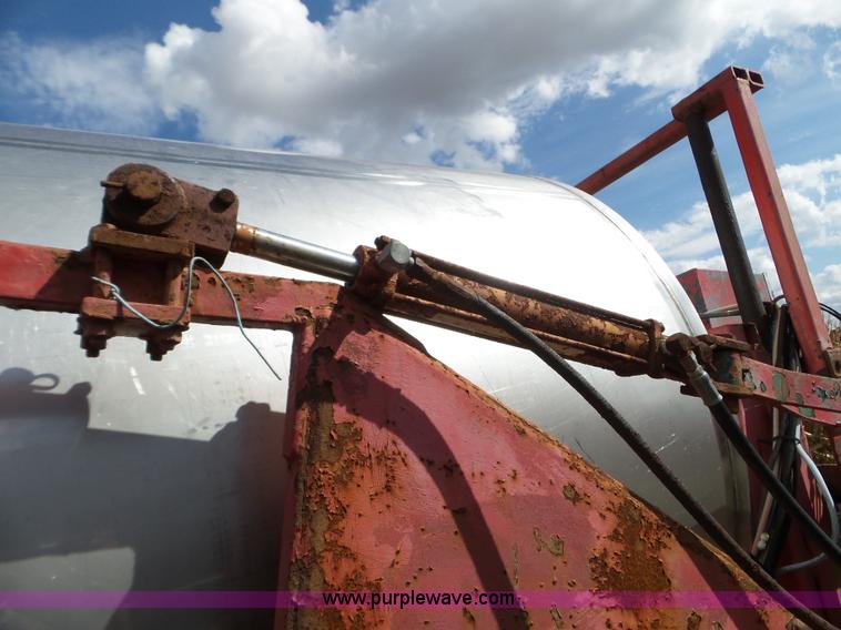 image for item L5016 1991 International 4900 self-propelled sprayer