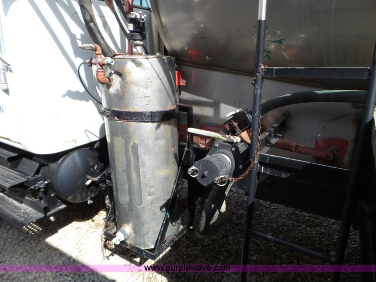 image for item L5016 1991 International 4900 self-propelled sprayer