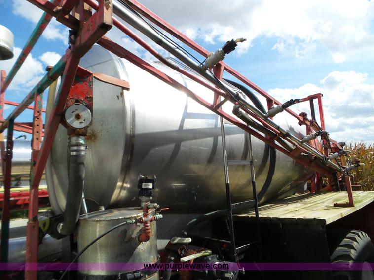 image for item L5016 1991 International 4900 self-propelled sprayer