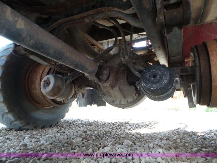 image for item L5016 1991 International 4900 self-propelled sprayer