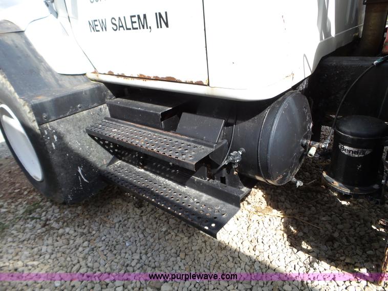 image for item L5016 1991 International 4900 self-propelled sprayer